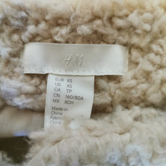 H&M Beige Teddy Faux Fur Classic Vest Open front Women's Size XS - Picture 4 of 7